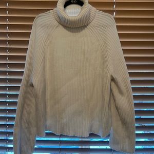 White Turtleneck | H&M, XL